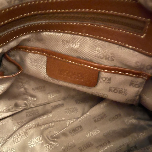 2 MICHAEL KORS BAG WITH FREE PINK TOTE - Picture 6 of 9